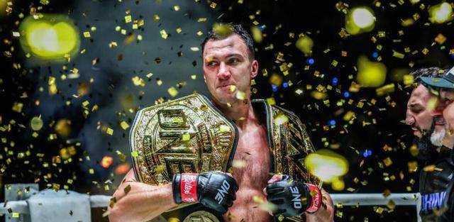 【168直播】2023年，罗曼·凯克利亚成为“双冠王”，并渴望获得重量级踢拳世界冠军